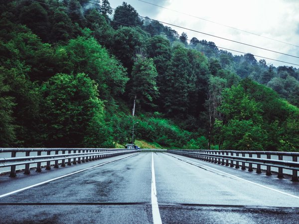 Comment améliorer la visibilité nocturne avec des phares xénon sur une Mercedes Classe S?